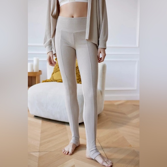 Urban Outfitters Out From Under Colette Ribbed Stirrup Legging - Picture 4 of 6
